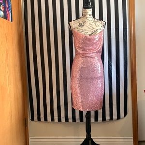 Pink sequin’s party dress 💕🌸